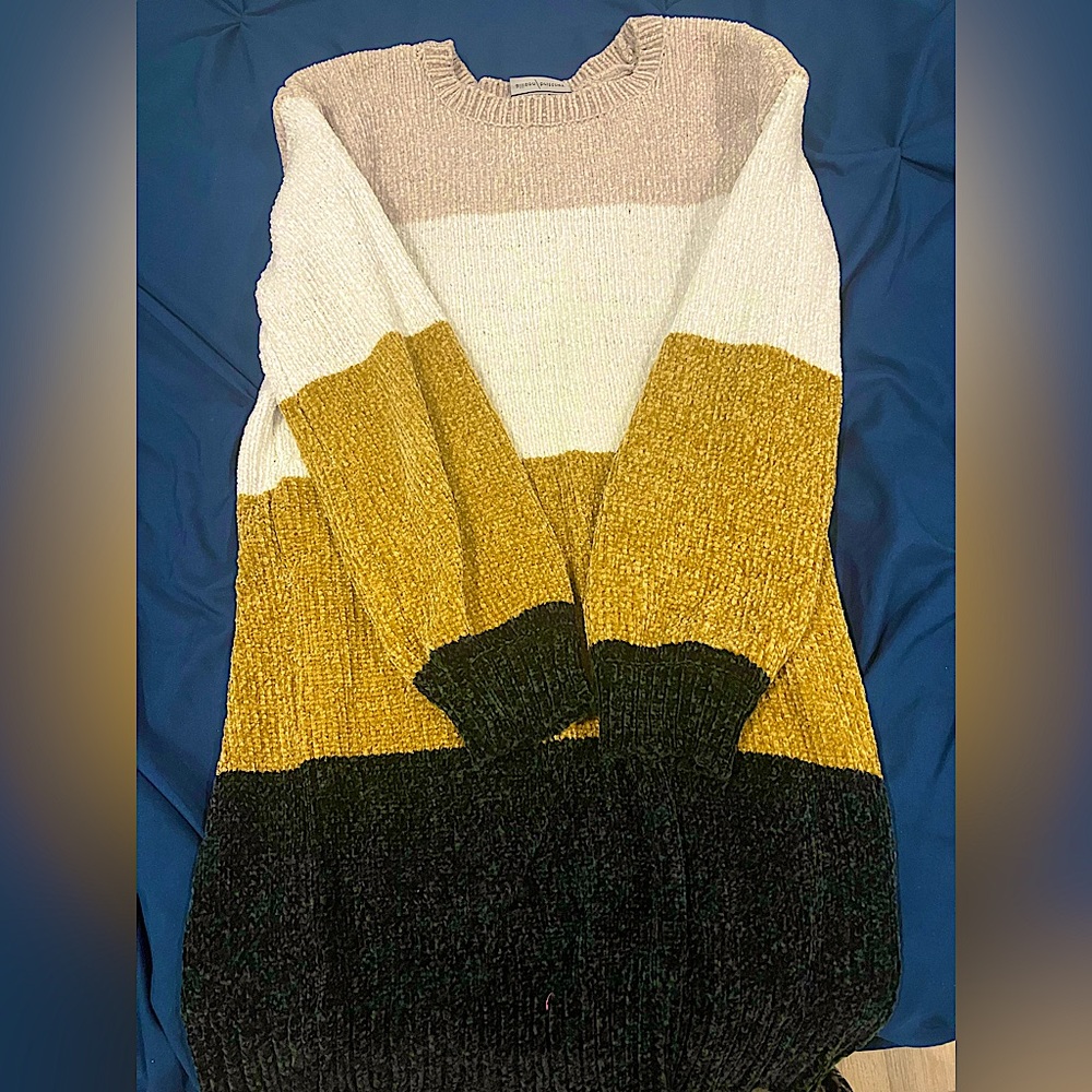 Medium size Cashmere sweater.
